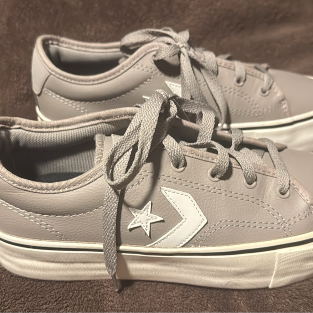 Converse women Light taupe Sneakers sz 8